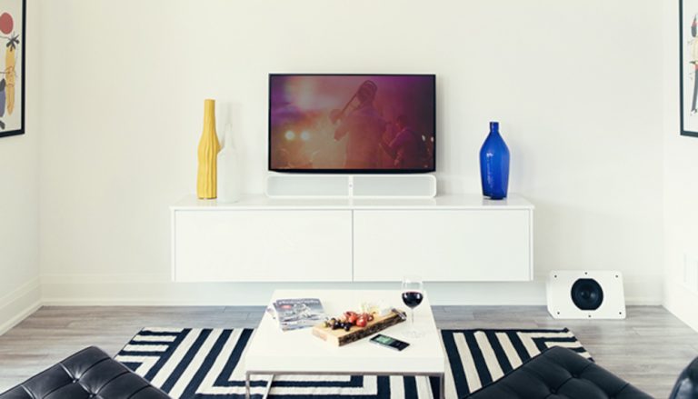 Bluesound_Pulse_Soundbar_2i_white_Dresser